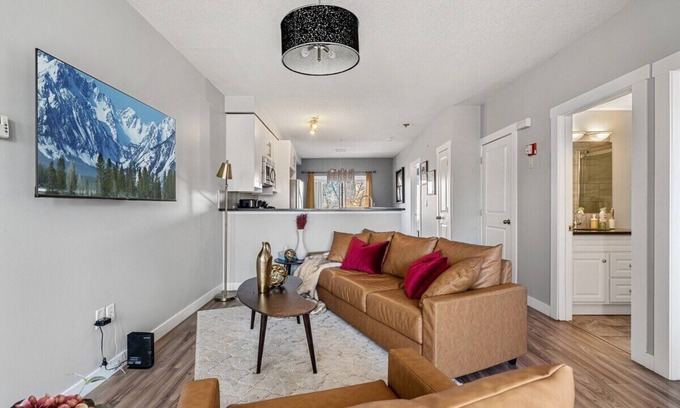 Sunalta Apartment | Heart of 17th Ave