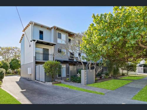 Maroochydore Apartment | HEART OF Cotton Tree- walk to BEACH & RIVER