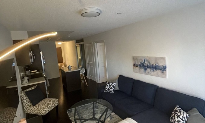 Bay Street Corridor Condo | Heart Of Downtown 1BR/2BA