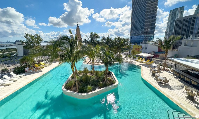 Downtown Miami Apartment | Heart of Downtown, Pool , Gym , Co-working