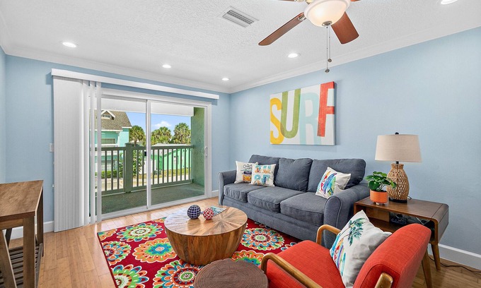 Flagler Beach Condo | Heart of Flagler Beach,1 Block to Beach-Pet Friendly-Walk Everywhere