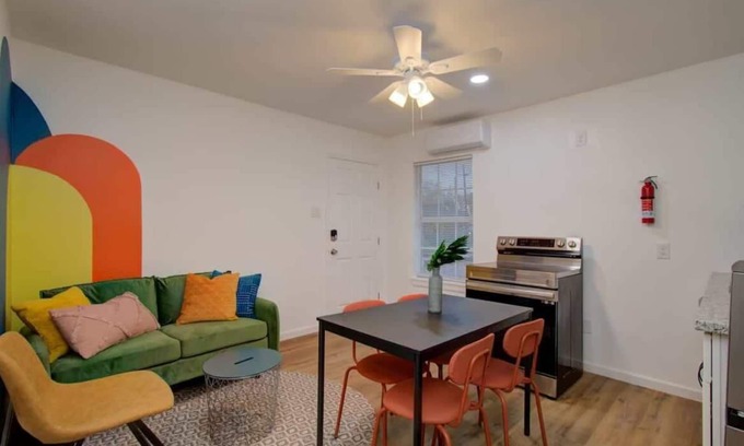 Greater East End Apartment | Heart of Houston - 2-BD/1-BA with Grill