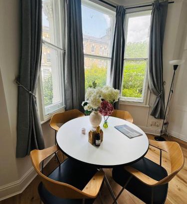West Kensington Apartment | Heart of Kensington London
