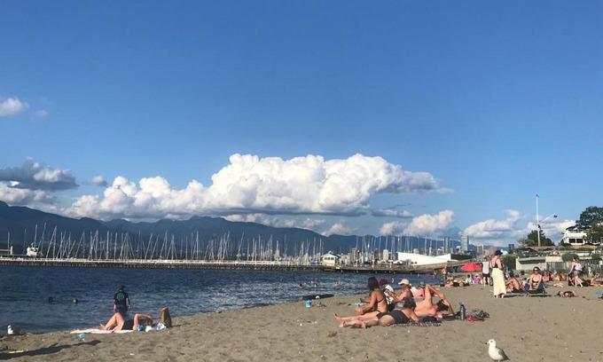 Kitsilano House | heart of Kitsilano area,5 mins walk to kits beach,no share with other people stay