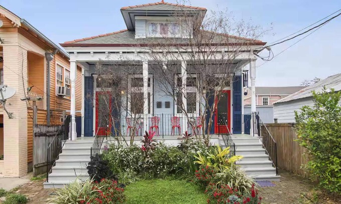 Mid-City House | Heart of MidCity ~ StreetCar ~ Backyard ~ 3Bd2Ba