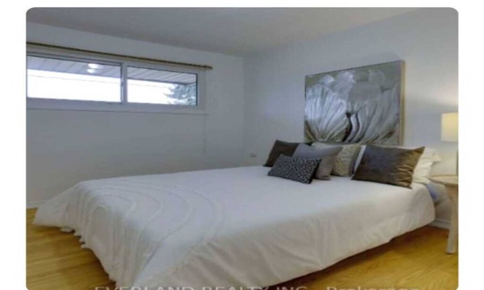Whitby House | Heart of the city/comfortable stay for short and long term