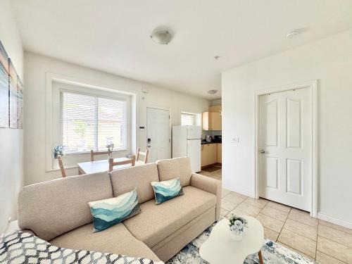 Knight House | Heart of Van. Private 2BR, Patio and FREE Parking