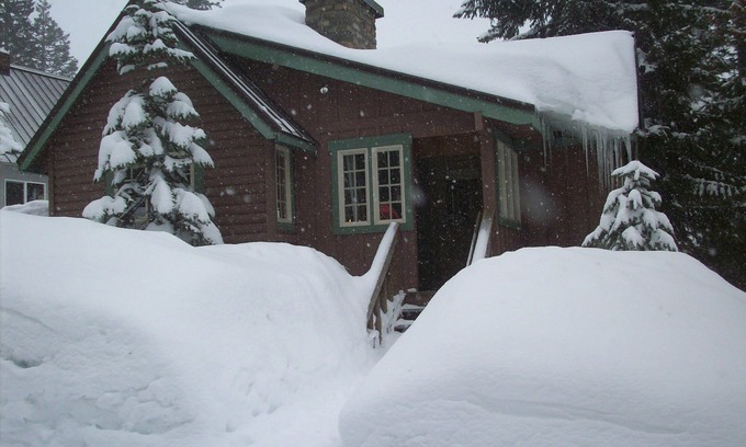 Government Camp Cabin | Heart of village! Knotty pine cabin. Perfect for 2 people!