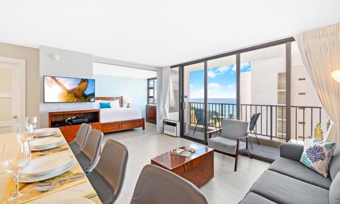 Waikiki Apartment | Heart of Waikiki - Ocean View Condo with Free Parking