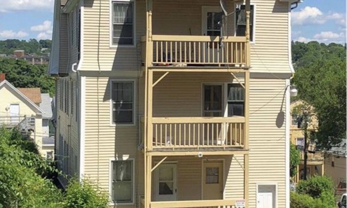 Waterbury Apartment | Heart of Waterbury. Spacious. New. Office. Parking.