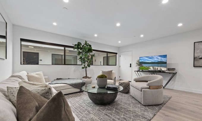 Tri-West Apartment | Heart of West Hollywood Stunner w/gym and co-working space