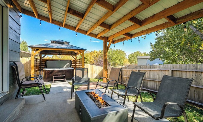 Stetson Hills House | Hearth Haven! Family Fun w/Fire Pit & Games