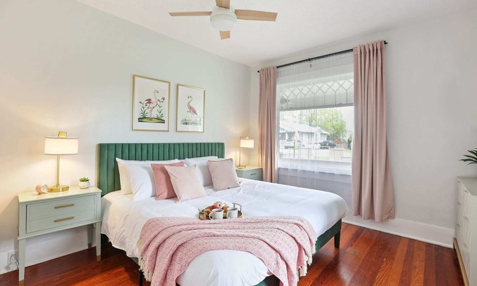 Alachua House | Hearthstone Harmony Retreat | KING-Sized Comfort