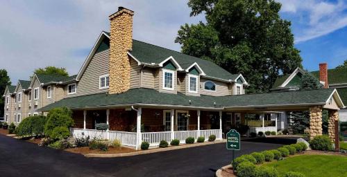 Cedarville Hotel | Hearthstone Inn & Suites