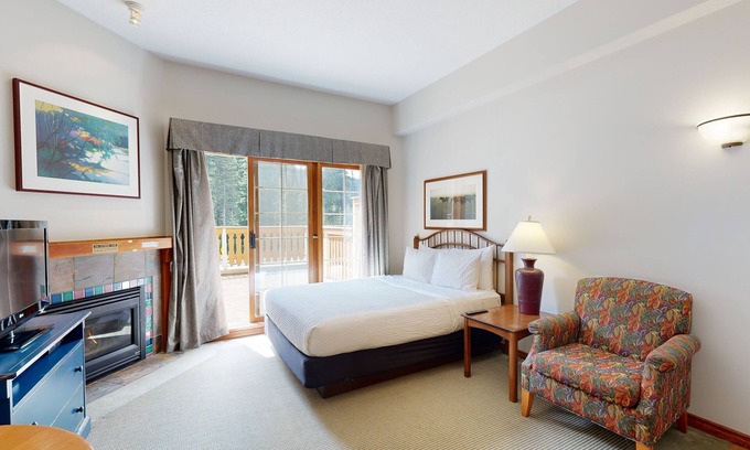 Sun Peaks Hotel | Hearthstone Lodge #203