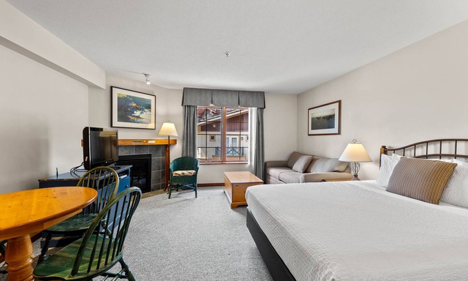Sun Peaks Hotel | Hearthstone Lodge #319