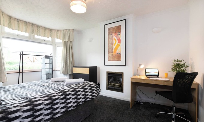Stonnall House | Heartlands Hospital 4 Bedroom House