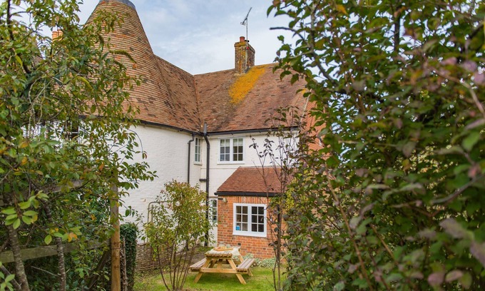 Barham Cottage | Hearts Delight Cottage by Bloom Stays - a holiday let that sleeps 4 guests in 2 bedrooms