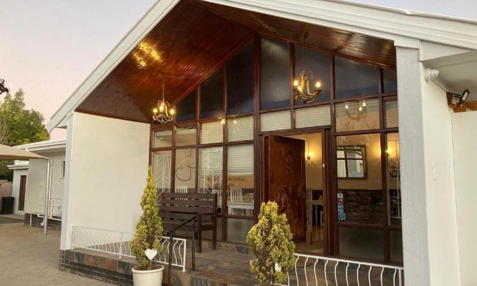 De Aar House | Hearts Haven