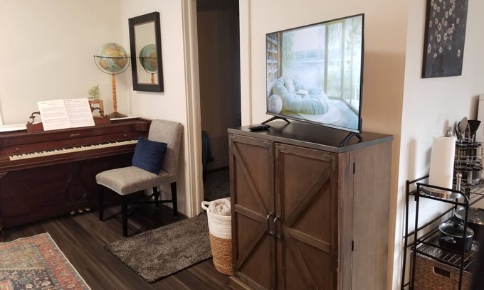 Oakridge House | Heat sauna in house with AC, WiFi, overlooking the Willamette River