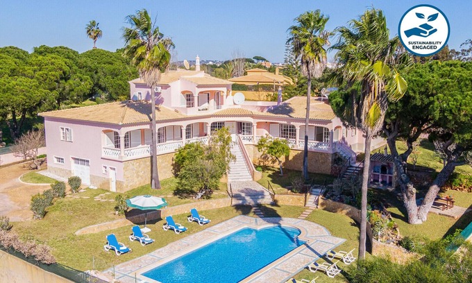 Albufeira Villa | Heatable pool & BBQ getaway near Albufeira