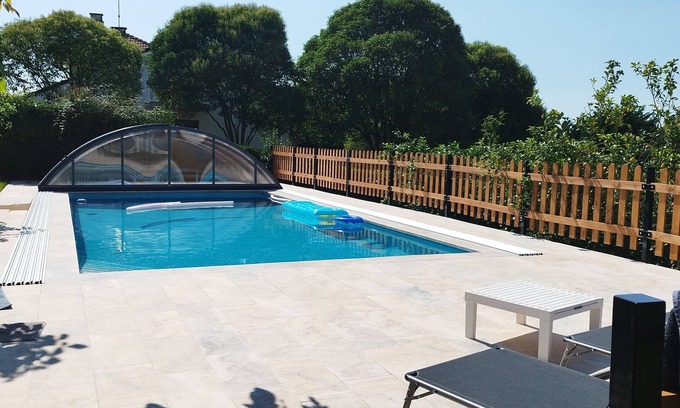 Quintueles Ski Chalet | HEATED SWIMMING POOL (all year round) 2 km Ñora beach, 9 Gijón- barbecue, fireplace