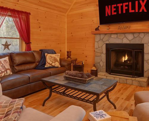 Eagle Mountain House | Heated In Door Pool Hot Tub 6 Seater Fire Pit Wineries Pickleball Gym