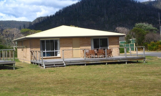 Four Mile Creek Resort | Heated outdoor pool . 25min from Bicheno and St Helens .