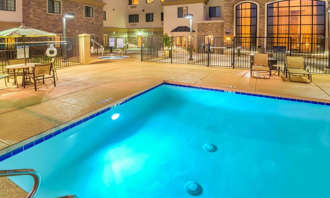 Chandler Condo | Heated Outdoor Pool + Hot Tub | Central Location