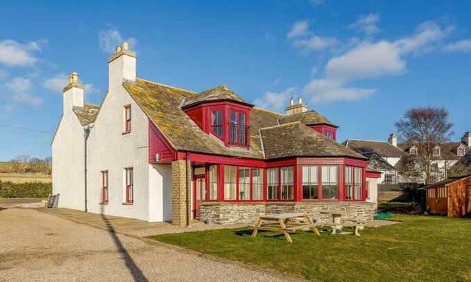Latheronwheel Cabin | Heated pool, 6 beds/4 baths - Sleeps up to 14 - stunning views in the Highlands