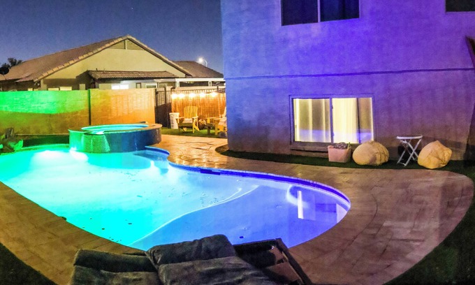 Peoria House | Heated pool and jacuzzi nTen minutes from cardinals/State Farm stadium westgate