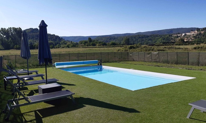 Menerbes Villa | Heated pool and renovated interior 360° view of Ménerbes and Lubéron