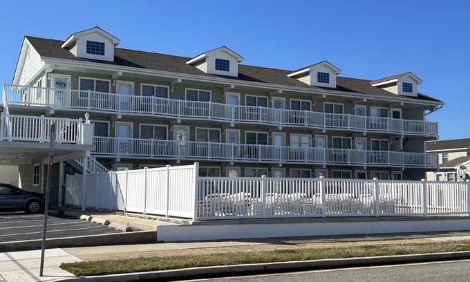 North Wildwood Condo | HEATED POOL and a BEAUTIFULLY RENOVATED CONDO! 2 Bedrooms, 1 bath.