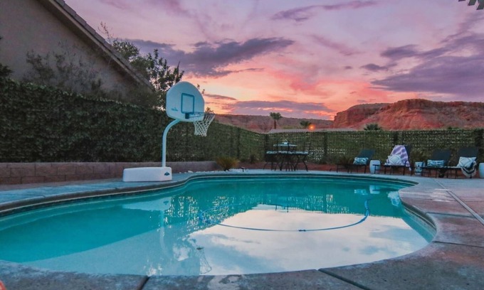 Mesquite House | Heated Pool at Turtle Cove Sleeps 12