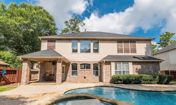 Atascocita House | Heated Pool Getaway!