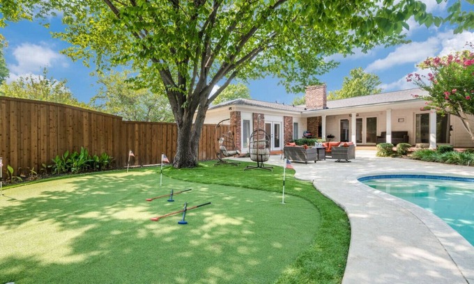 Northwest Dallas House | Heated Pool, Golf & Poker Room