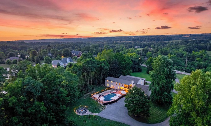 Buckner House | Heated pool | hot tub | games | firepit | pets