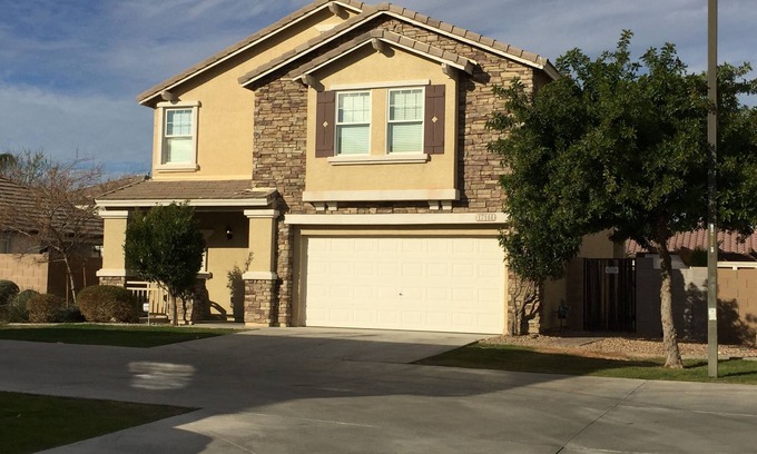 Surprise Farms House | HEATED POOL INCLUDED! Walk to Shopping & parks, BEAUTIFUL HOME.