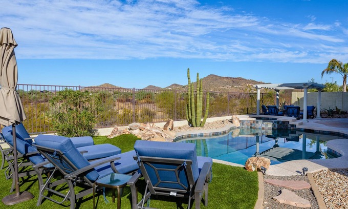 Tramonto House | Heated Pool/Spa, Mountain/Sunset Views, Amenities Galore.