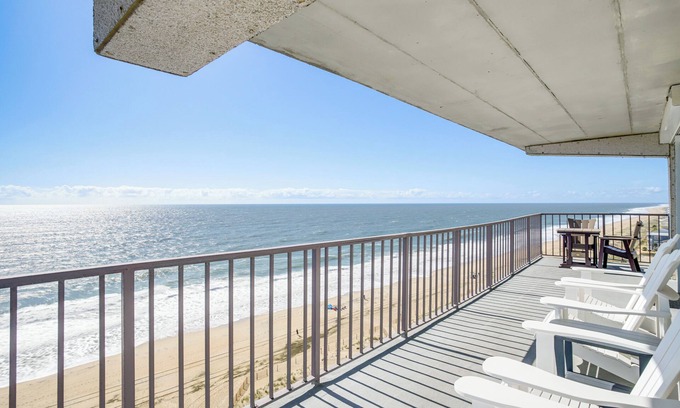 Midtown Ocean City Condo | Heated Pool + Views: Beachfront Ocean City Gem