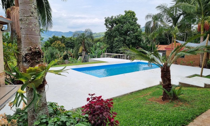 Itapeva Cottage | Heated Pool, Waterfall, 4 Bedrooms, 120km from SP, near Monte Verde