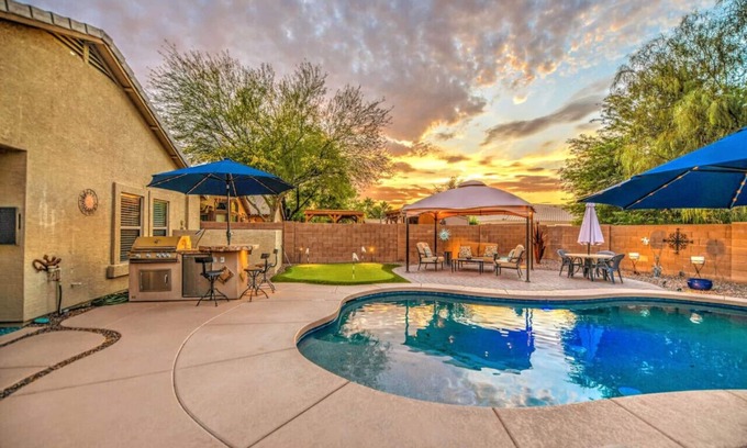 San Tan Valley House | Heated Salt Water Pool Putting Green BBQ 4 Tv's