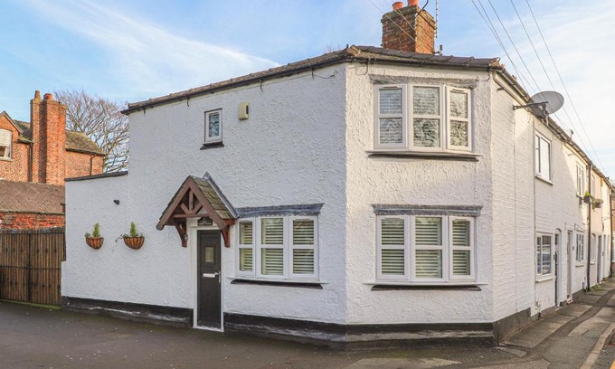 Knutsford House | Heath Corner