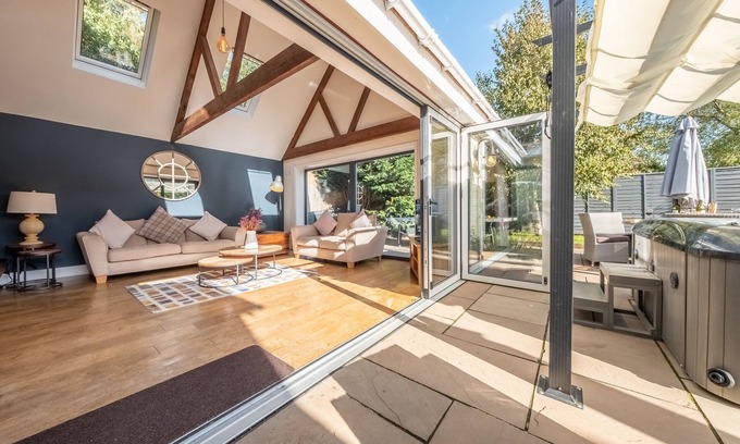 East Dereham Cottage | Heath Cottage dates back to 1650 and has been lovingly restored and extended.