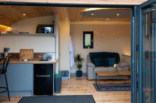 Newcastle-on-Clun House | Heather - Beacon View Pods