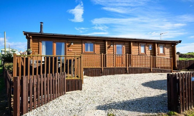 Bamburgh House | Heather Cottages - Brown Owl