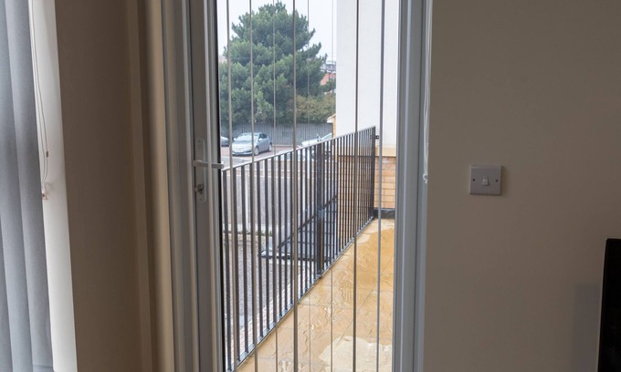 Stanwell Apartment | Heathrow Apartments Peace and Proximity Near Heathrow Airport