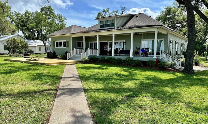 Sulphur House | Heaven at Moss Lake