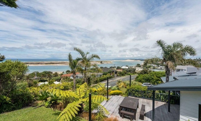 Mangawhai Heads House | Heaven Awaits - Fantastic beach house for 1-2 families, amazing views, a short stroll to the water