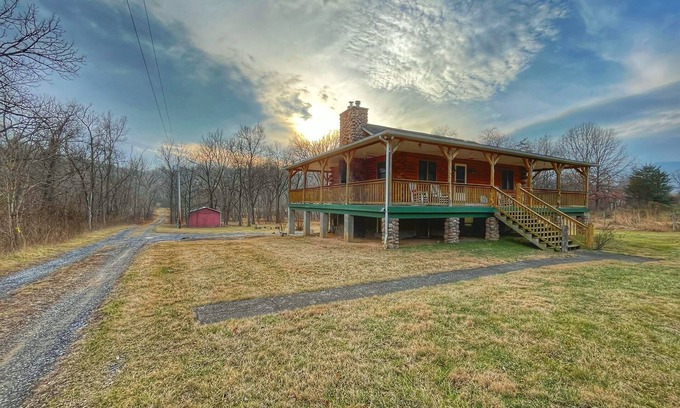 Luray Cabin | Heaven Can Wait - with hot tub!